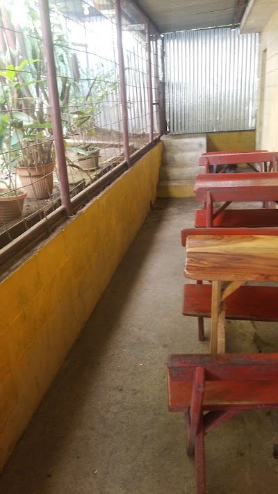 Comedor y pupuseria Edelmira - Restaurante en El Salvador