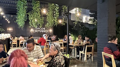 Tacos Hermanos • San Benito - Restaurante en El Salvador