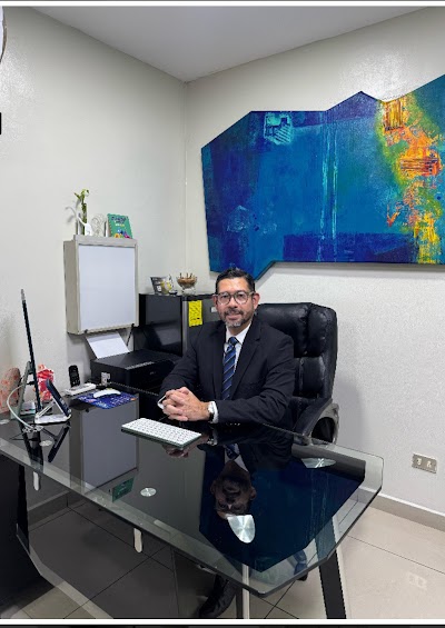 Dr. Manuel López Ramos - Centro de salud en El Salvador