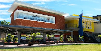 Academia Británica Cuscatleca - Centro educativo en El Salvador