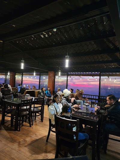 Los Volcanes Bistro Café - Restaurante en El Salvador