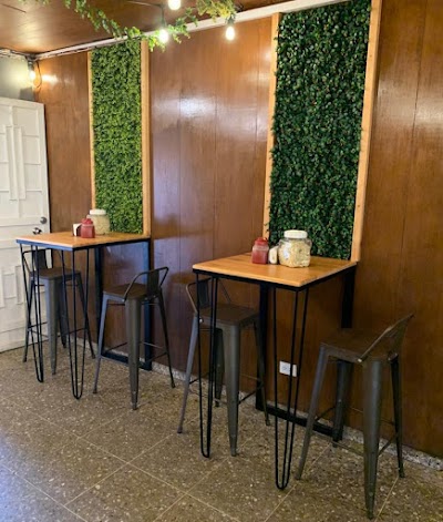 Pupusería Suiza • Escalón - Restaurante en El Salvador
