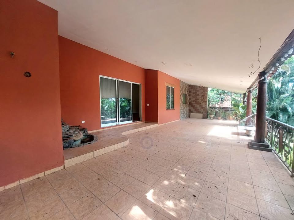 Casa en venta con 3 baños y 3 habitaciones en San José Villanueva, La Libertad, El Salvador