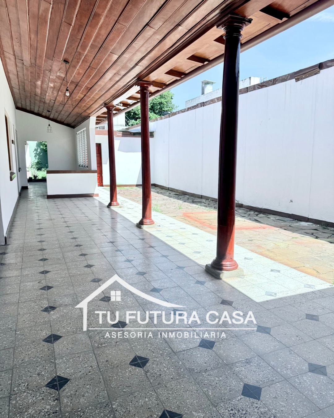 Local Comercial en alquiler con 4 baños y 4 habitaciones en Santa Tecla, La Libertad, El Salvador